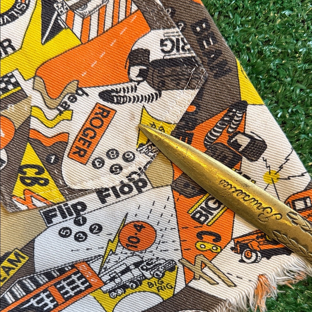 Rad & Rare 70s Vintage Big Rig CB Radio Slang Graphic Print Frayed Jean Shorts - Picture 11 of 14